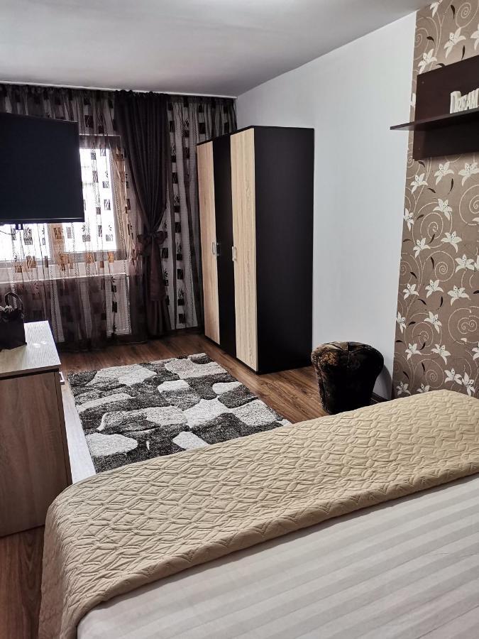 Shelby Accommodation -Adult Only- Sinaia Bagian luar foto