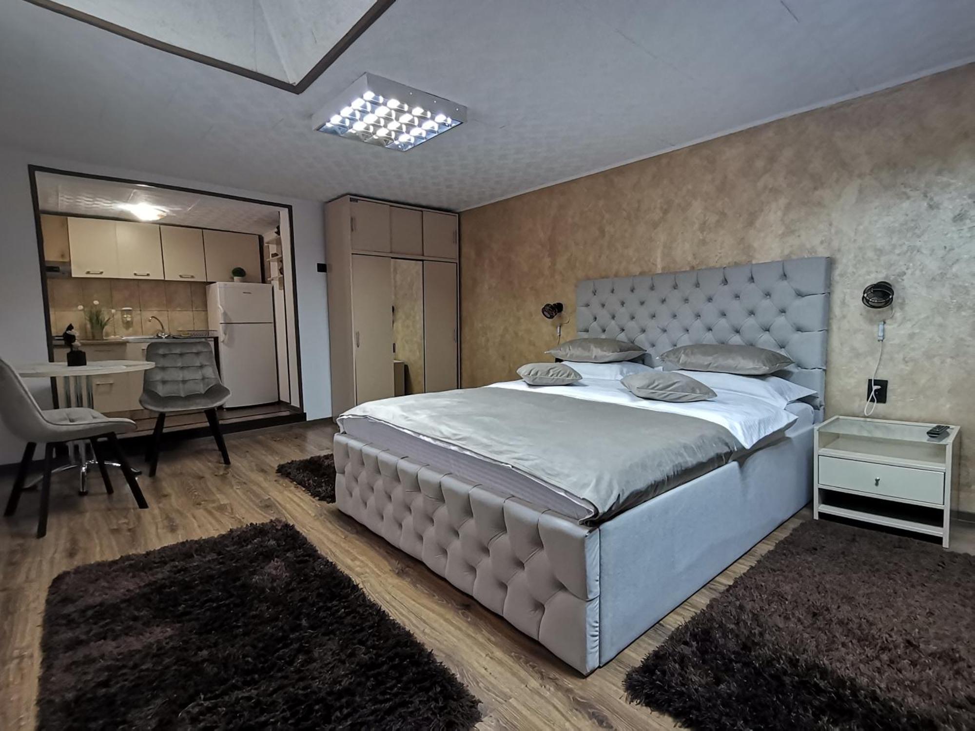 Shelby Accommodation -Adult Only- Sinaia Bagian luar foto