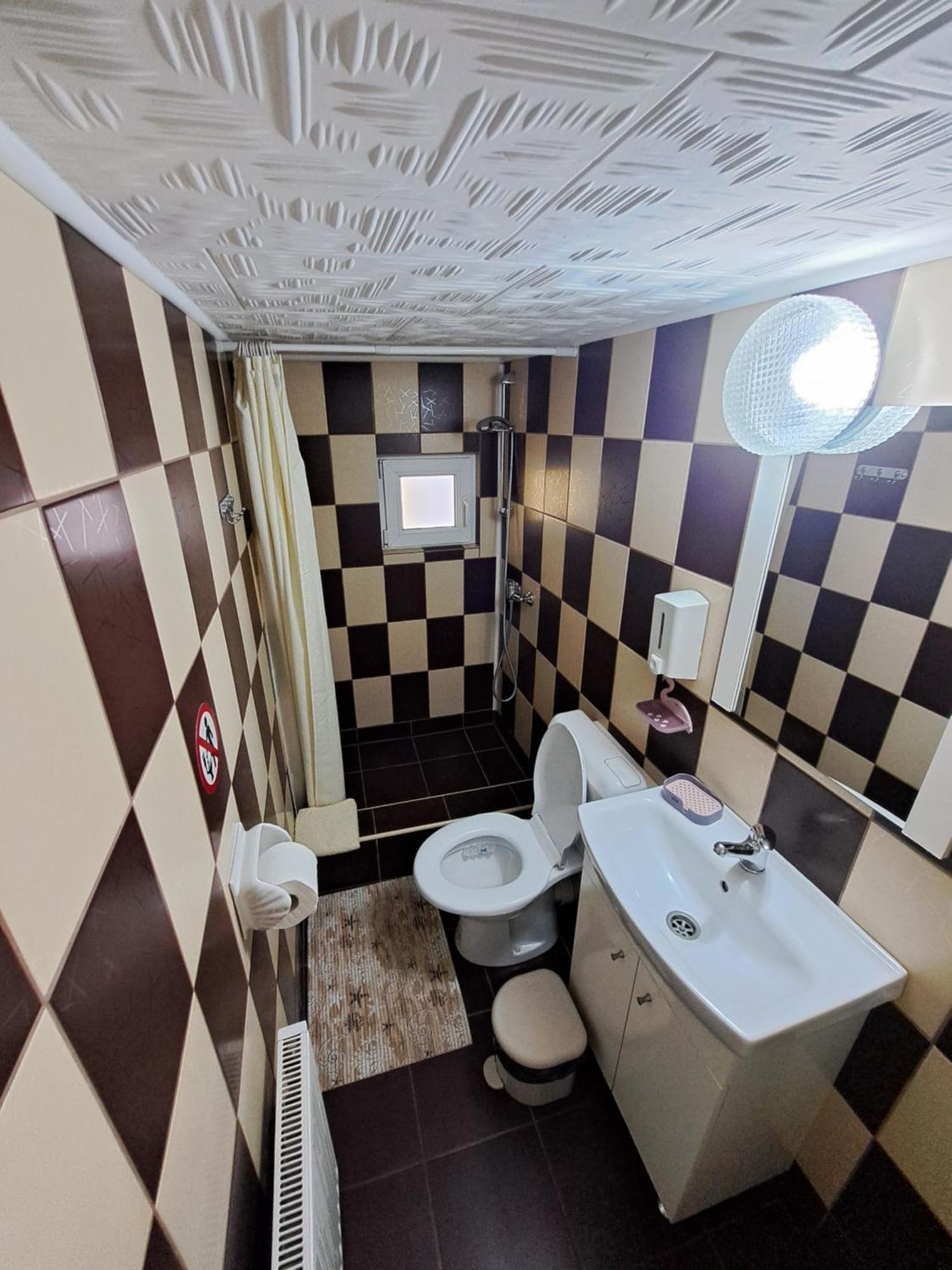 Shelby Accommodation -Adult Only- Sinaia Bagian luar foto