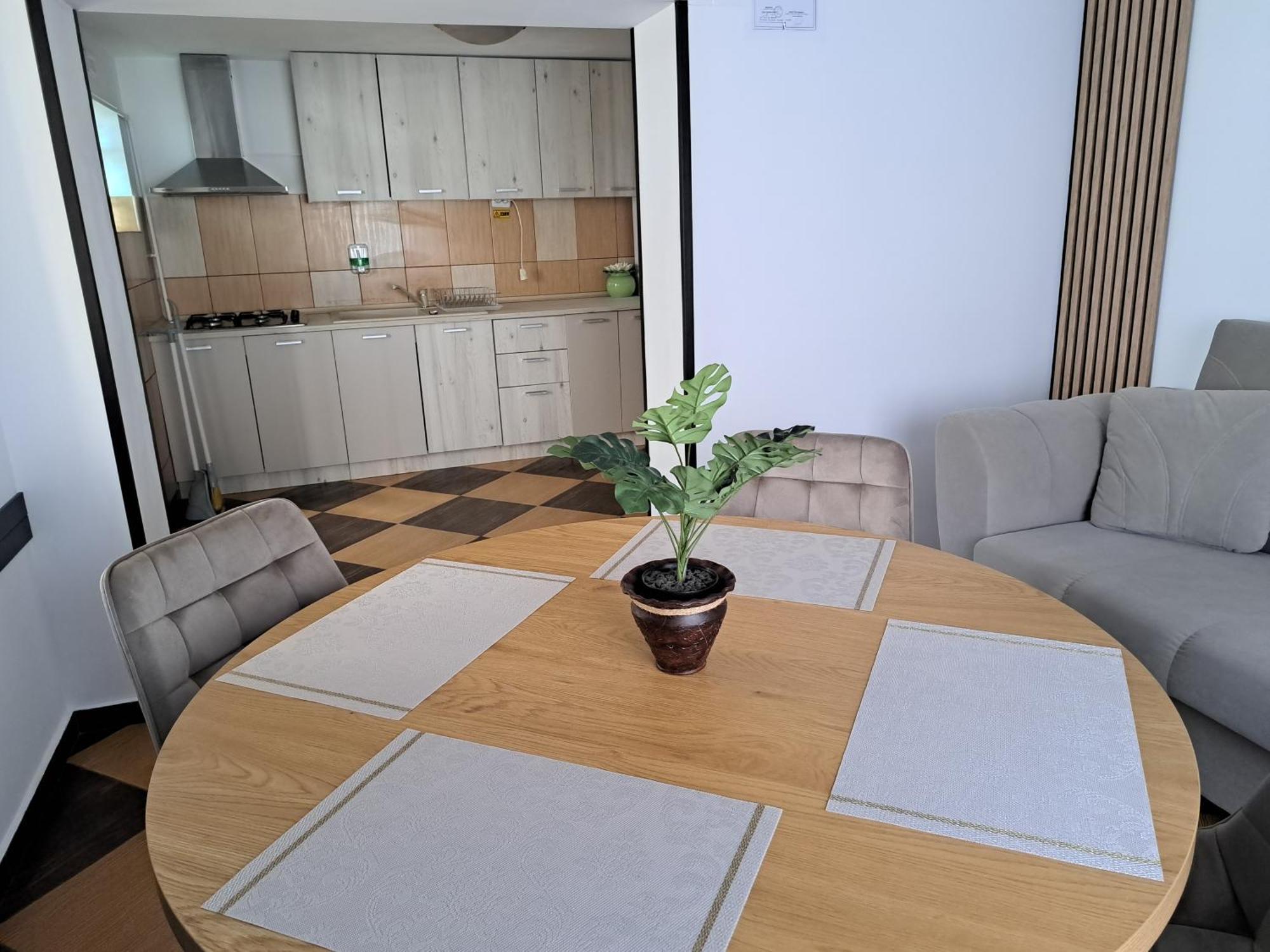 Shelby Accommodation -Adult Only- Sinaia Bagian luar foto