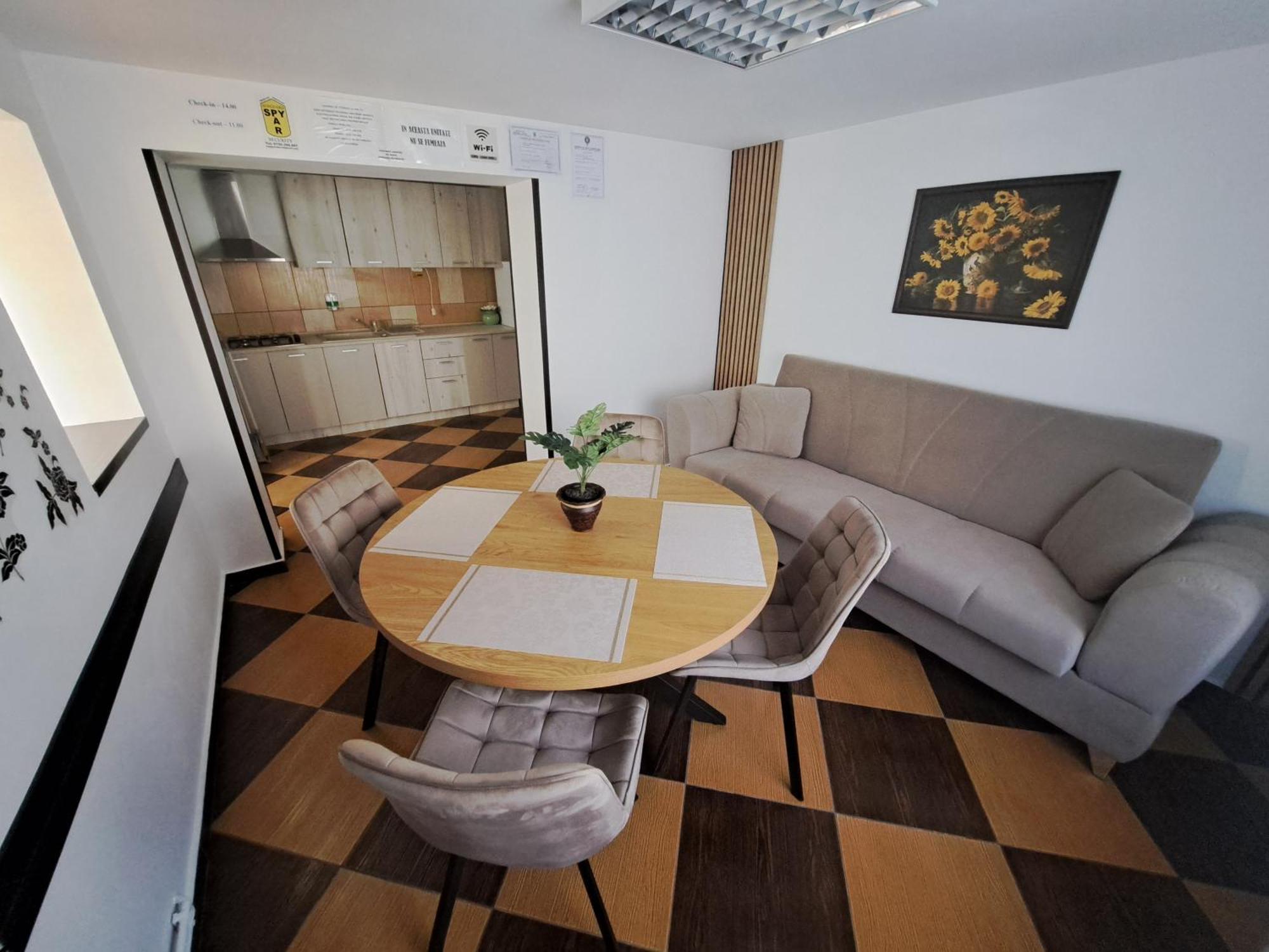 Shelby Accommodation -Adult Only- Sinaia Bagian luar foto